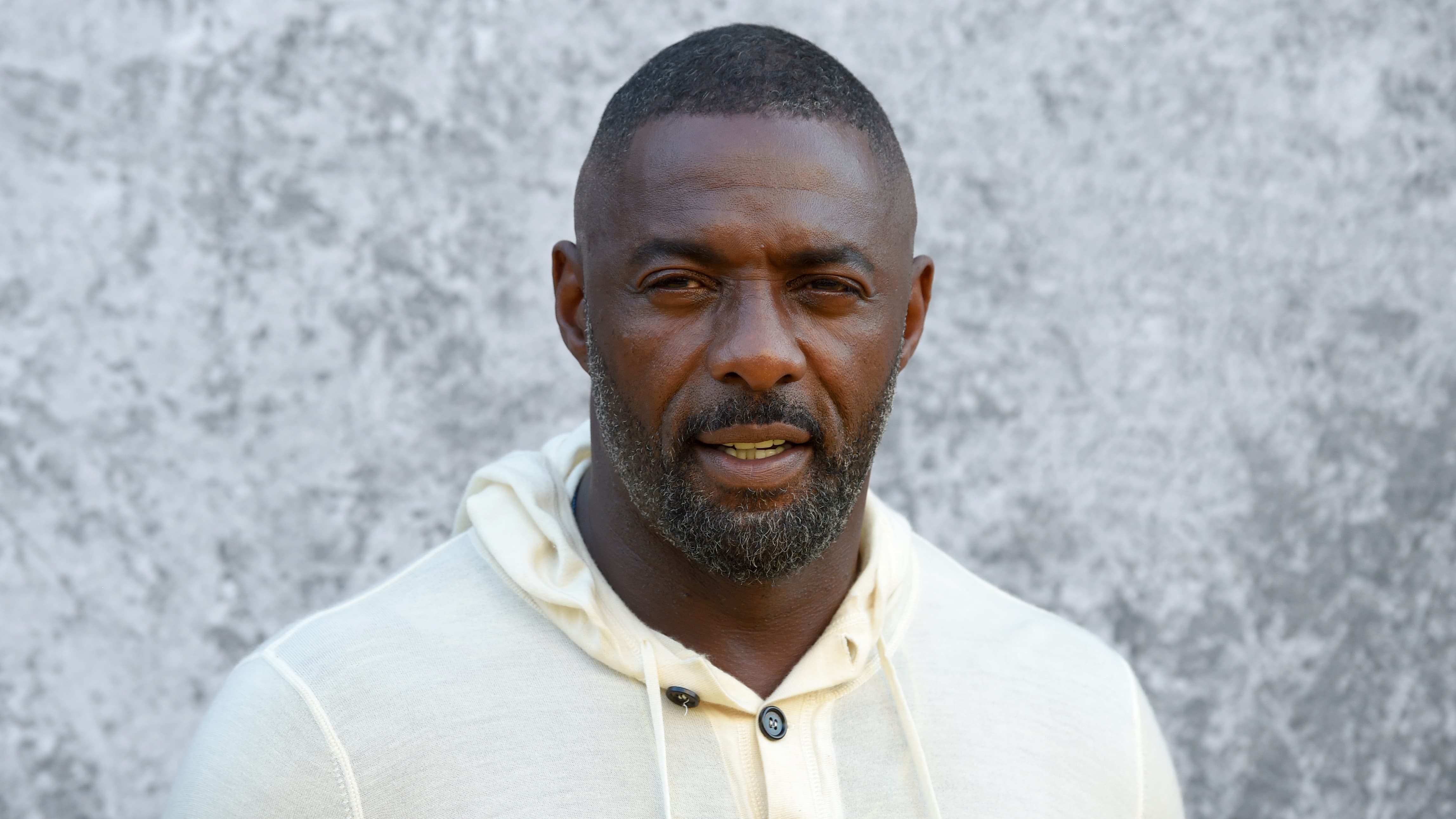 Idris Elba et Cynthia Erivo décorés par le roi Charles III