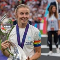 Leah Williamson : Une star du foot accusée d'être "trop sexy" – Polémique autour d'une campagne Calvin Klein