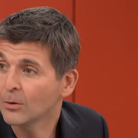 Thomas Sotto face à la polémique Pascal Praud et CNews : Analyse et réaction