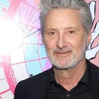 Antoine de Caunes : Son attachement profond à Trouville-sur-Mer, entre souvenirs d’enfance et ancrage affectif