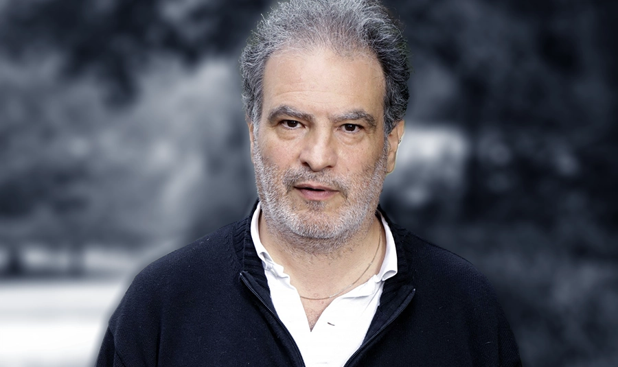 Raphaël Mezrahi : Sa Maison dans les Bois et son Engagement Animalier