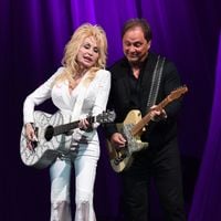 Dolly Parton : La Légende de la Country Traverse une Période Délicate