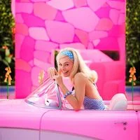 Hollywood doit faire plus de place aux femmes : l’appel de Randall Park après Barbie