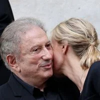 Obsèques de Thierry Ardisson : la gaffe selfie de Michel Drucker au “dernier Bonsoir”