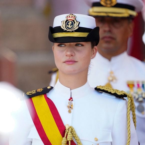 Leonor d’Espagne privée de salaire militaire, un choix symbolique des souverains