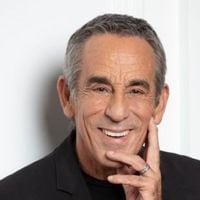 Thierry Ardisson : Hommage vibrant à l'homme en noir de la télévision française