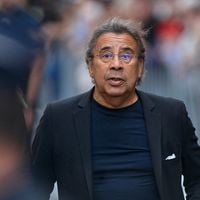 Laurent Voulzy et sa compagne créent la controverse : regards sur une différence d’âge