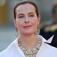 Carole Bouquet : de star du cinéma à viticultrice passionnée sur l’île de Pantelleria