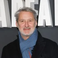 Antoine de Caunes prépare sa fin de vie : les choix éclairés de l’animateur de Canal+