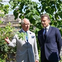 Les cadeaux raffinés des Macron à Charles III : un lien royal avec Kate Middleton