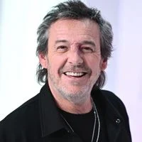 Jean-Luc Reichmann en vacances en Corse : entre famille, farniente et projets télé