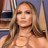 Jennifer Lopez à 55 ans : quand la sensualité dérange les sexistes