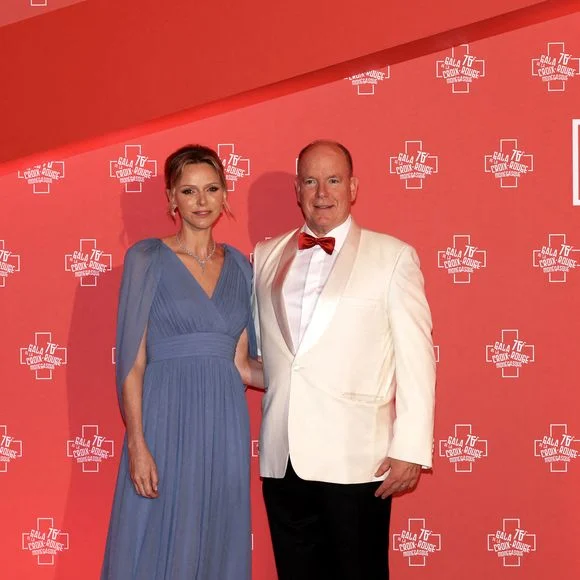 Charlène de Monaco rend hommage au prince Albert lors du gala de la Croix-Rouge 2025