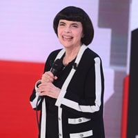 Mireille Mathieu : Sa Vie Recluse, Son Havre de Paix à Paris et Sa Carrière Légendaire