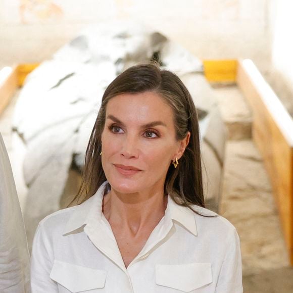 Letizia d’Espagne en Égypte : un style chic et abordable qui séduit