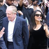 Défilé Balenciaga : Salma Hayek, François-Henri Pinault et les invités du mariage Bezos réunis