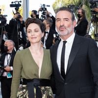 Vacances séparées pour Nathalie Péchalat et Jean Dujardin, un été à distance