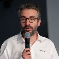 Stéphane Sitbon-Gomez : Une rentrée mouvementée pour France 2 dans un paysage télévisuel en pleine mutation