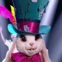 Mask Singer 2025 : Le Lapin démasqué, découvrez l’identité derrière le costume