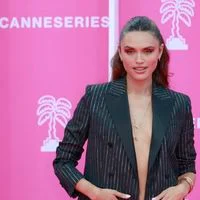 Diane Leyre répond avec humour aux critiques sur sa poitrine : un message fort contre le body shaming
