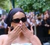 Rosalia à la Fashion Week : elle assume ses poils et divise les internautes