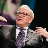 Warren Buffett : Le seul milliardaire du top 10 à voir sa fortune croître en 2025