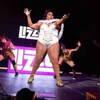 La transformation de Lizzo : perte de poids spectaculaire et méthode naturelle