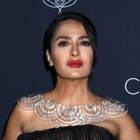 Salma Hayek enflamme Instagram à 58 ans : une danse en bikini célébrée par des milliers d’internautes