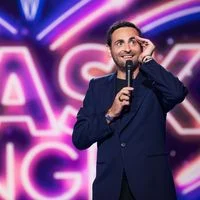 Camille Combal : Un agenda millimétré entre télévision et radio
