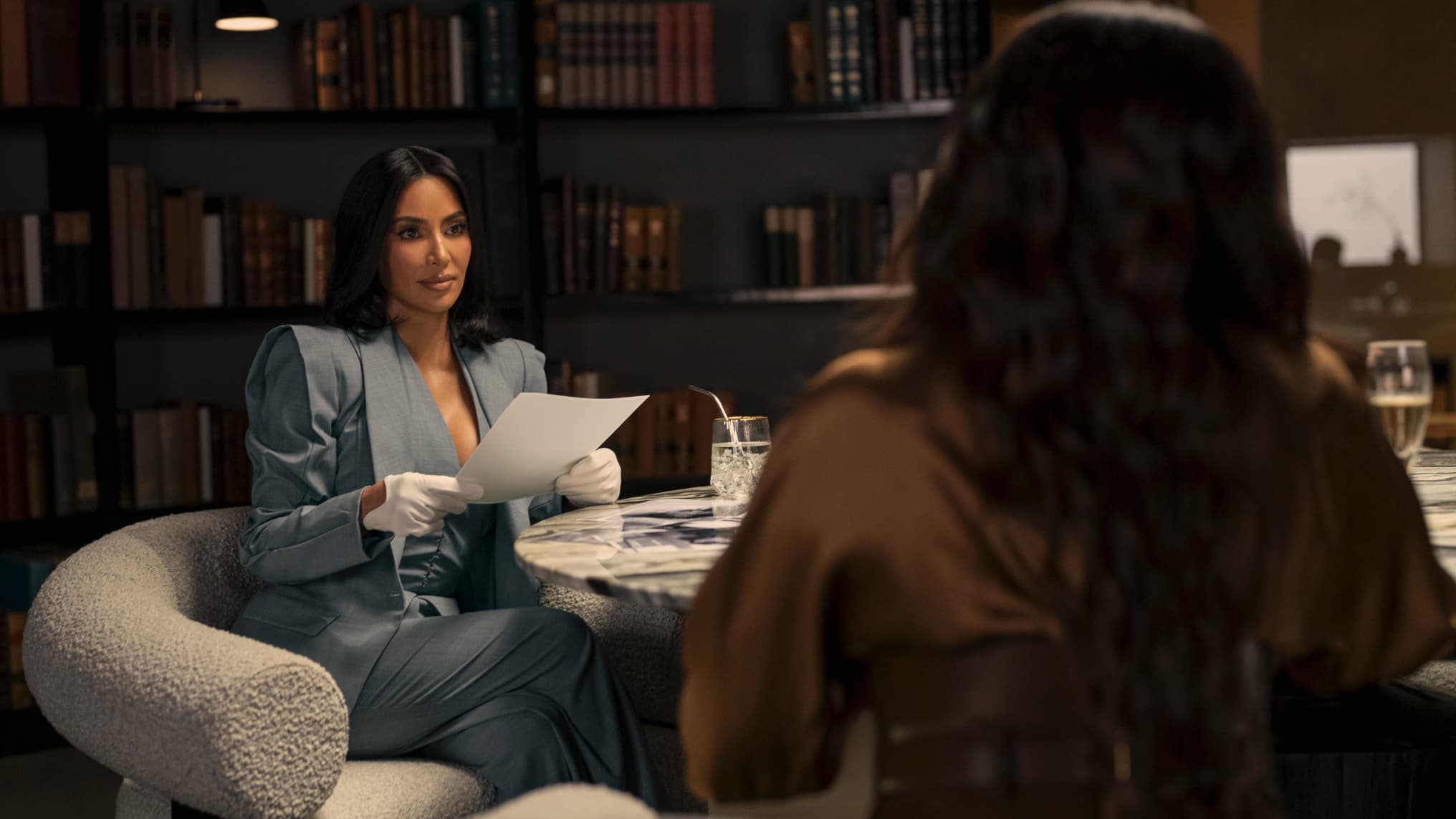 Kim Kardashian Avocate dans 'All's Fair' : La Série Juridique Explosive de Ryan Murphy sur Disney+
