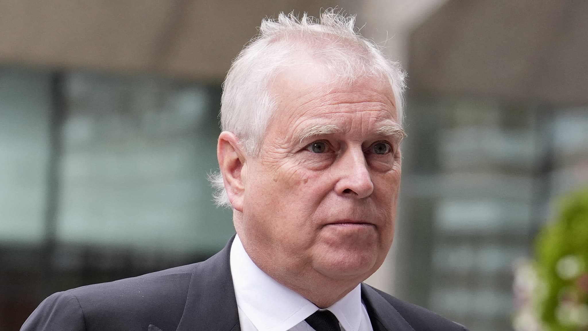 Affaire Epstein et ex-prince Andrew un exil symbolique qui n’éteint pas les soupçons