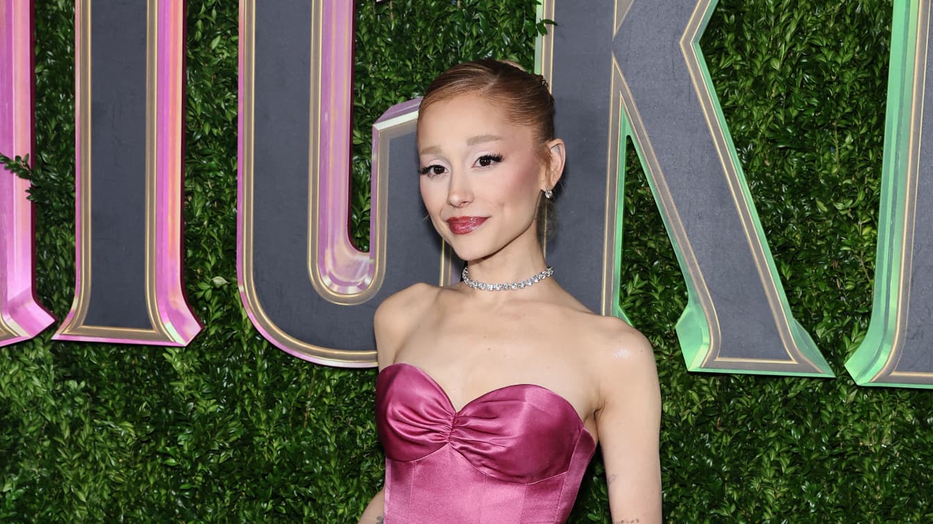Johnson Wen, le « Pyjama Man » condamné à 9 jours de prison après avoir attrapé Ariana Grande par le cou à Singapour (Wicked 2)