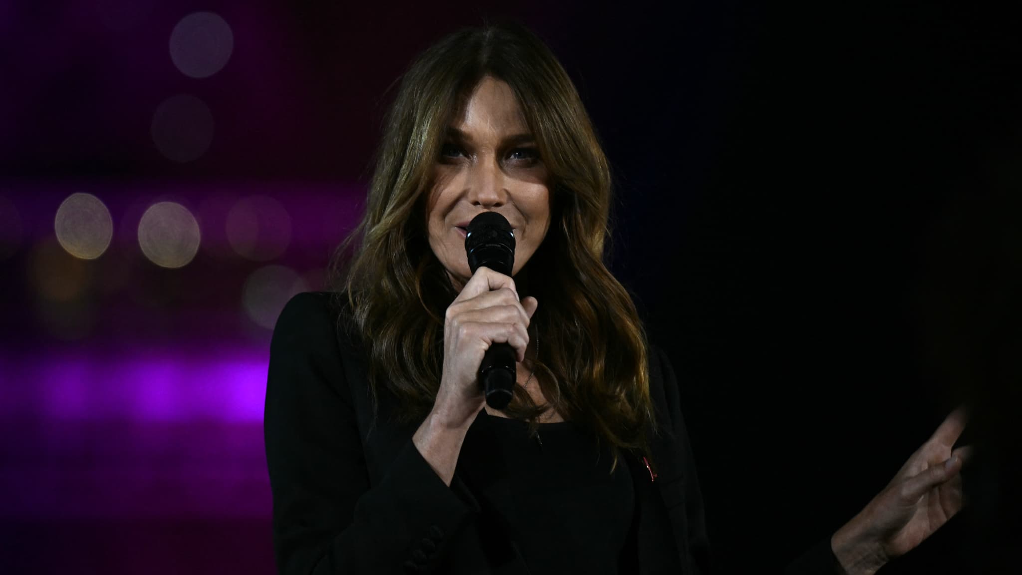 Carla Bruni annonce la fin de son traitement contre le cancer du sein
