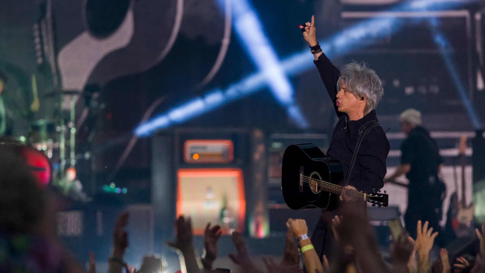 Indochine dévoile le clip de "Sanna sur la Croix"