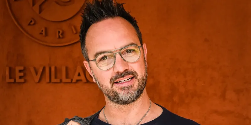 Accusations contre Jarry : Enquête sur les Comportements Inappropriés lors du Tournage de la Série "Maison de Retraite"