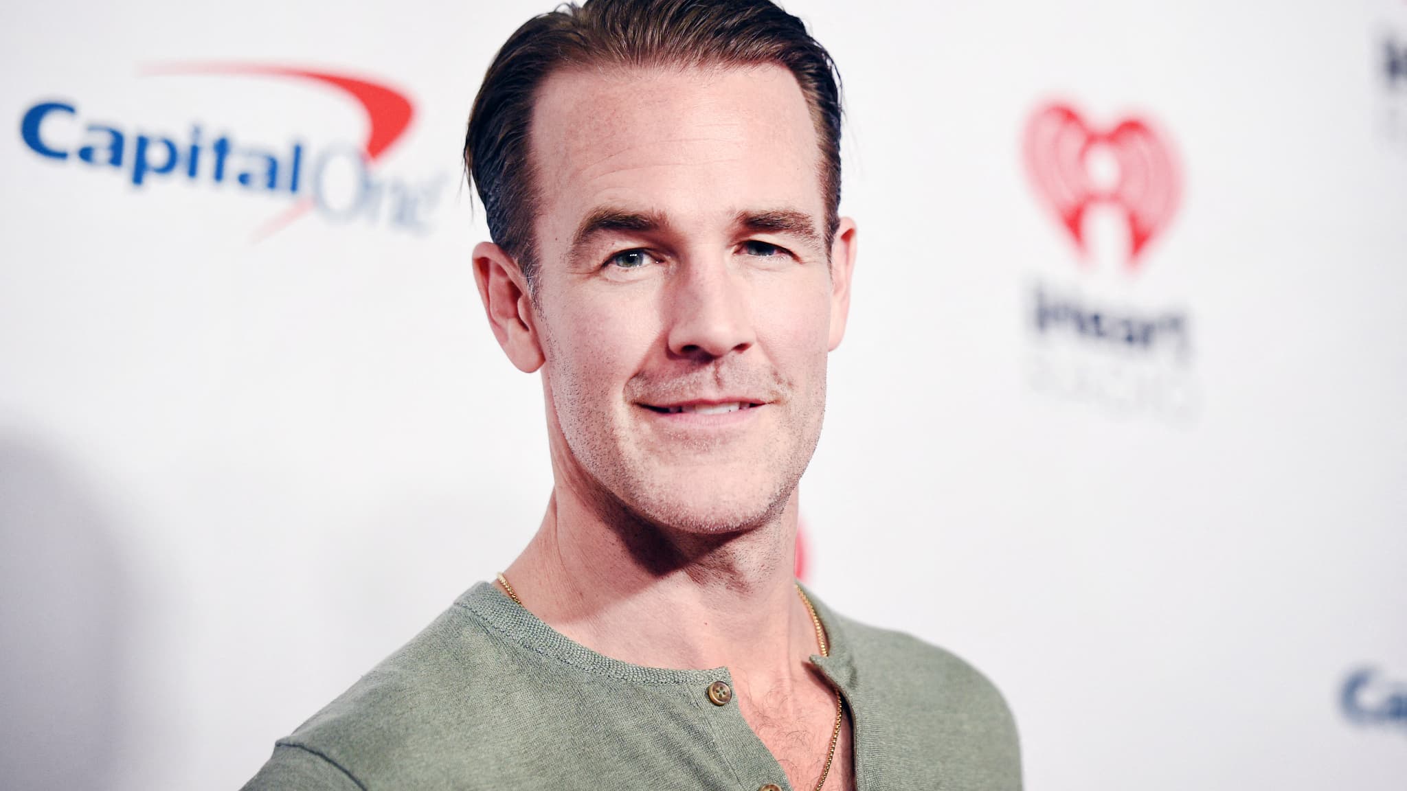 James Van Der Beek vend ses trésors de Dawson's Creek pour vaincre le cancer : collier à 40 000 $ !