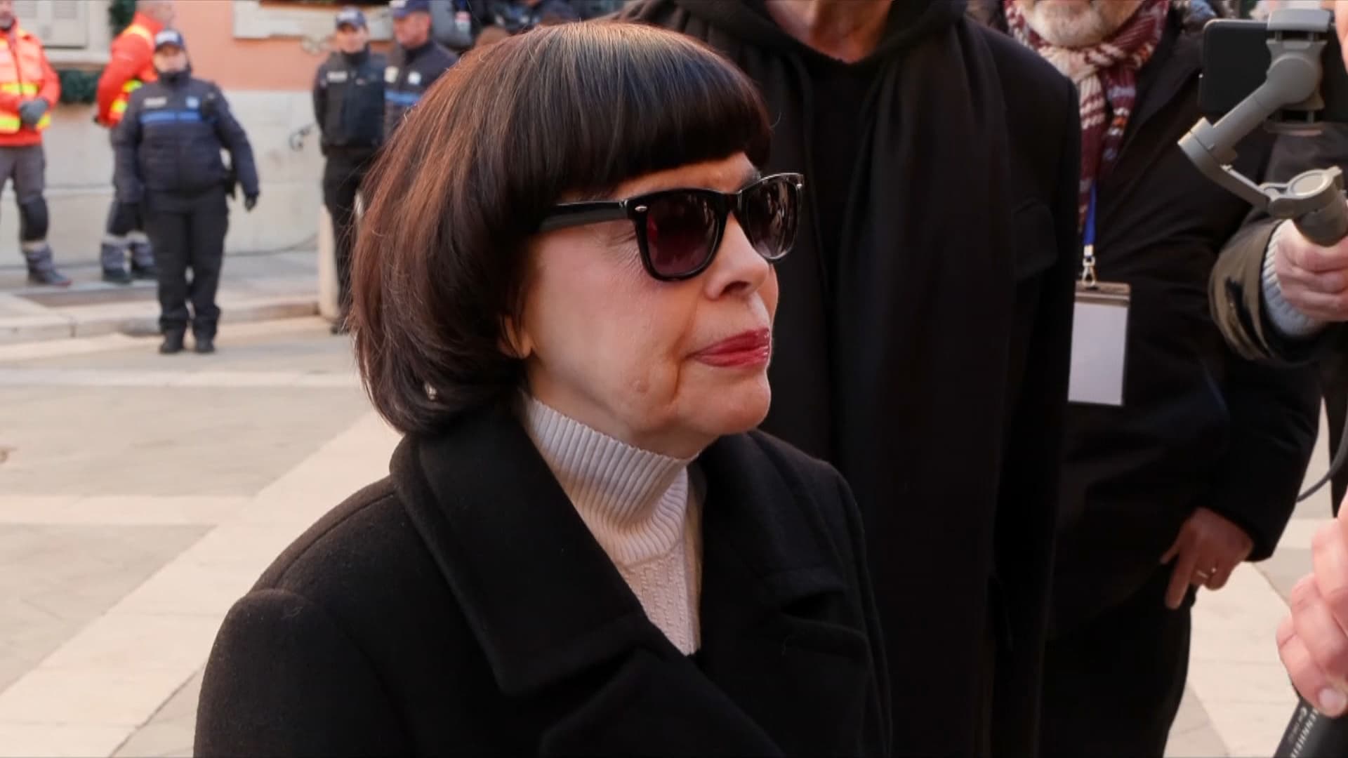 Obsèques de Brigitte Bardot : Mireille Mathieu émue à Saint-Tropez