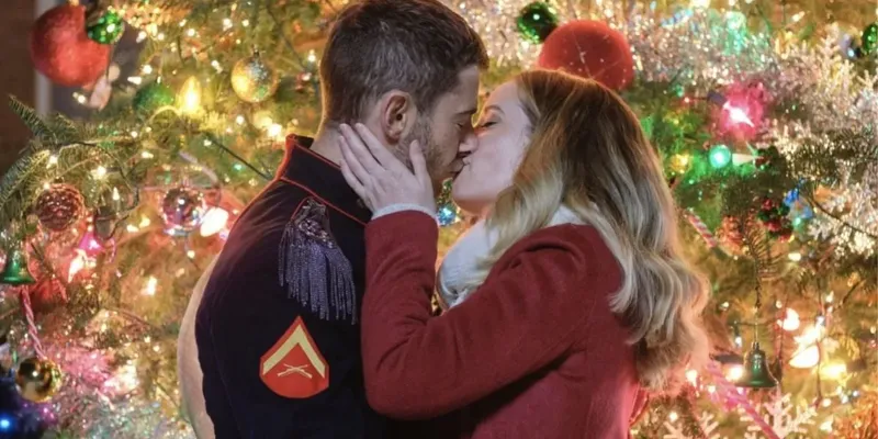 Fausse Neige, Magie de Noël et Happy End : Les Ingrédients Secrets des Comédies Romantiques de Noël