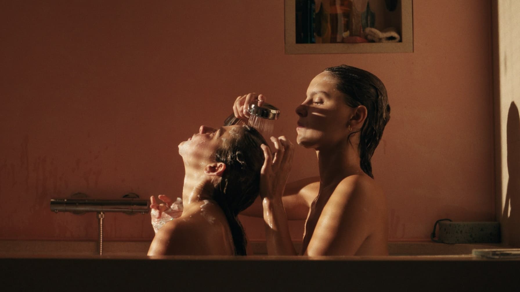 Qui brille au combat : le premier film bouleversant de Joséphine Japy avec Mélanie Laurent (Sortie 31 décembre 2025)