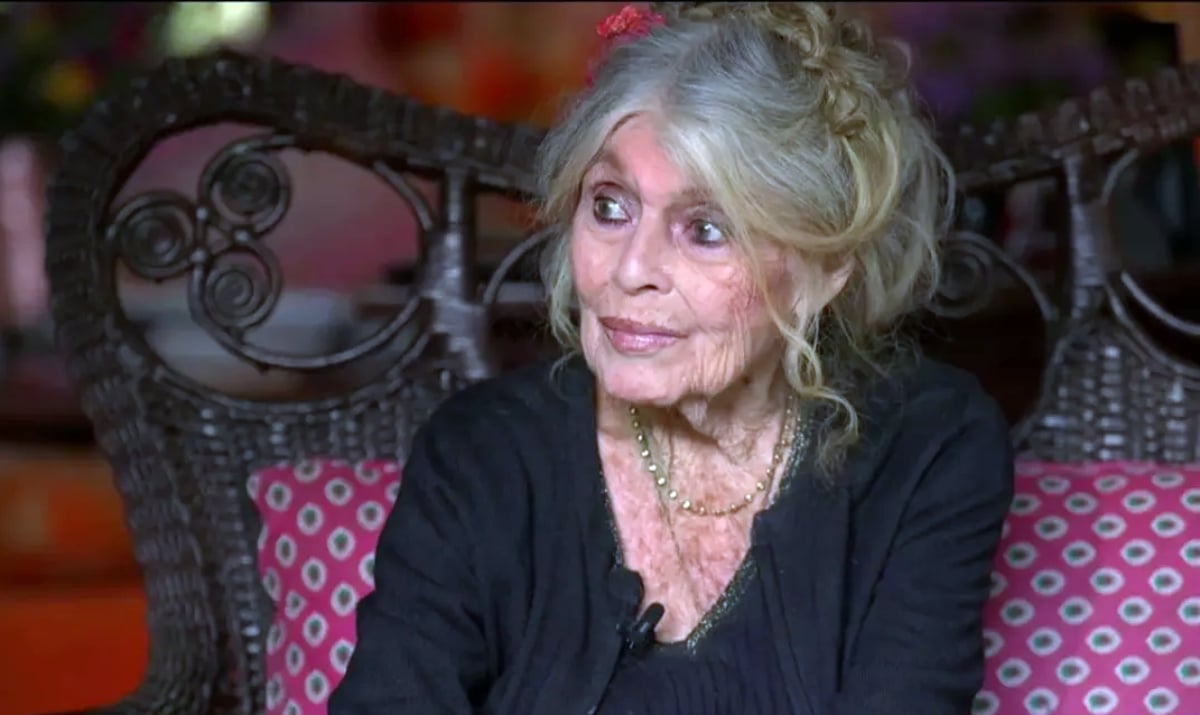 Arielle Dombasle défend Brigitte Bardot face aux critiques