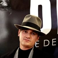 Alain Delon : pourquoi Alain-Fabien change d'identité et relance la bataille pour la succession