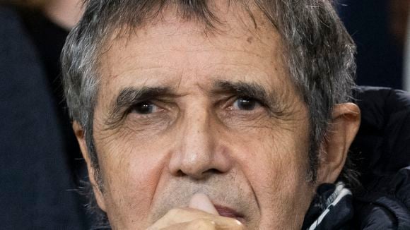 Julien Clerc : son hommage émouvant à son frère Gérard Leclerc dans Sept à Huit