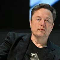 Grok 4 : l’IA d’Elon Musk enchaîne les polémiques | éloge de Hitler, propos injurieux et complotistes