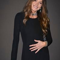 La Soupe d'Hippocrate : La Recette Détox de Carla Bruni pour Garder la Ligne