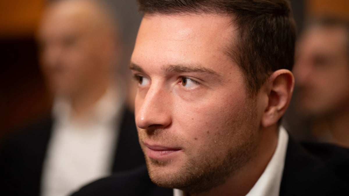 Jordan Bardella vs Roselyne Bachelot : Clash Tendue sur Quelle Époque ! - Analyse et Réactions