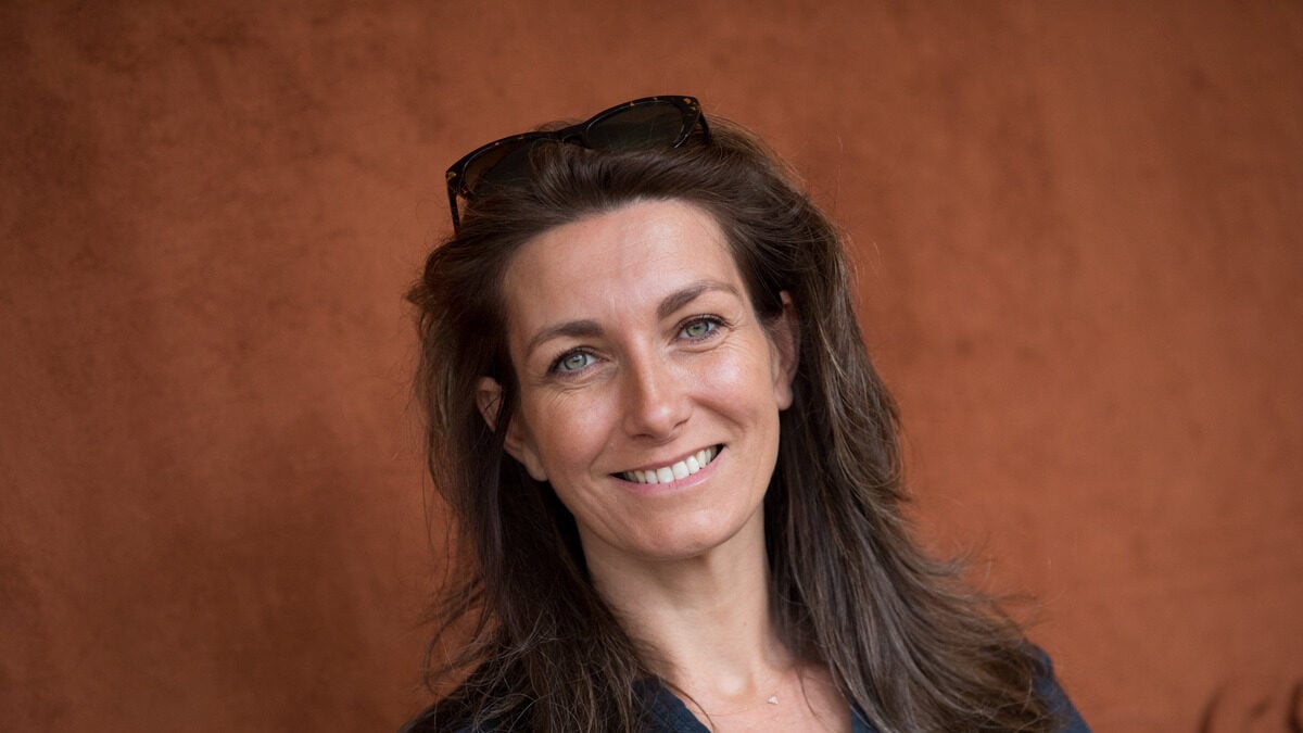 Anne-Claire Coudray et son parcours inspirant : Au-delà des kilos en trop, une carrière fulgurante à TF1