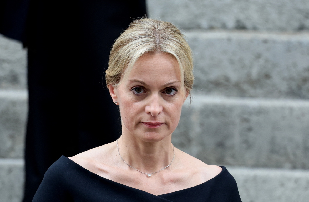 Audrey Crespo-Mara poursuivie en justice après la mort de Thierry Ardisson : enjeux, droits d’auteur et conséquences médiatiques