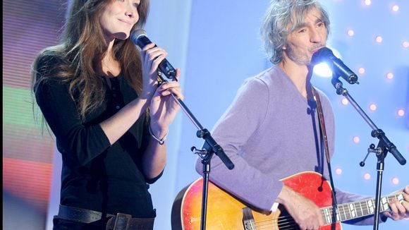 Louis Bertignac et Carla Bruni : une romance inoubliable entre musique et distance