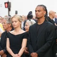 Sékou Mara, soutien fort pour sa mère Audrey Crespo-Mara lors de l’hommage à Thierry Ardisson