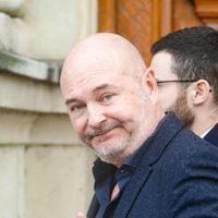 Cauet fait son retour sur Europe 2 après un tournant dramatique : succès et confidences